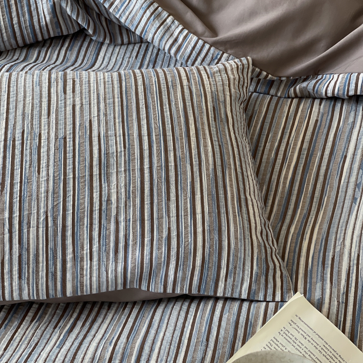 91家纺网 家纺一手货源 找家纺 云上 2026新款全棉纯棉色纺混段染条四件套-暮光 暮光-蓝咖灰