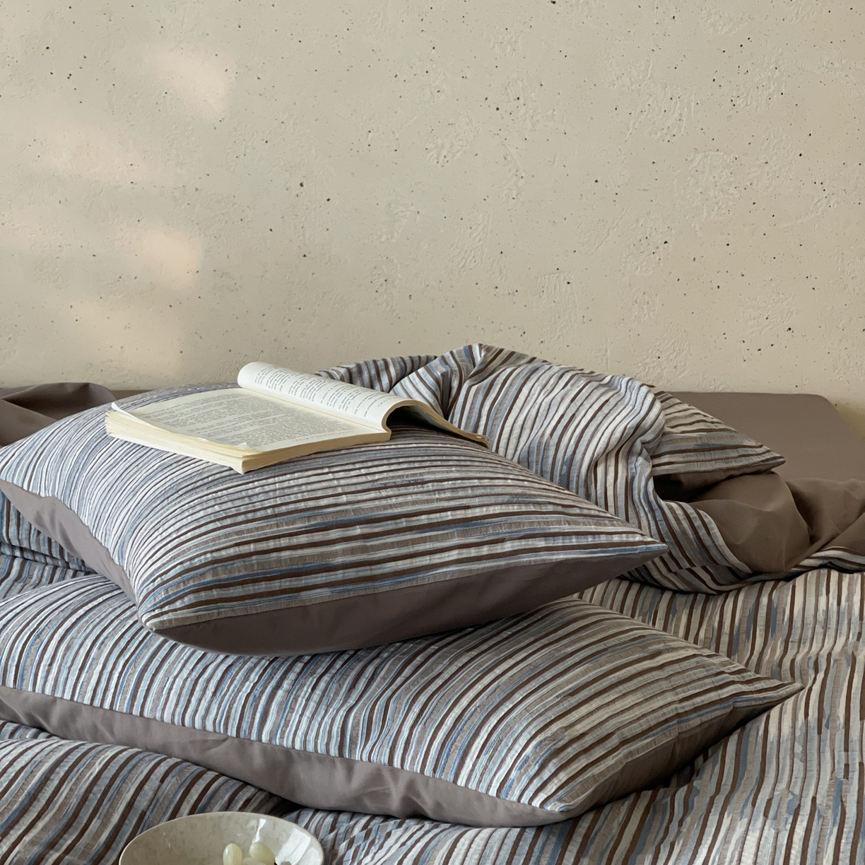 91家纺网 家纺一手货源 找家纺 云上 2026新款全棉纯棉色纺混段染条四件套-暮光 暮光-蓝咖灰