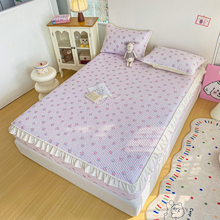 91家纺网 家纺一手货源 找家纺 欣宜家纺 2026新款花边全棉纯棉印花夹棉床笠床垫保护套罩 花田粉