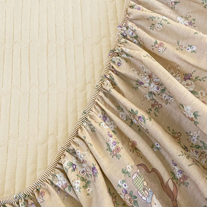 91家纺网 家纺一手货源 找家纺 欣宜家纺 2026新款花边全棉纯棉印花夹棉床笠床垫保护套罩 碎花兔兔