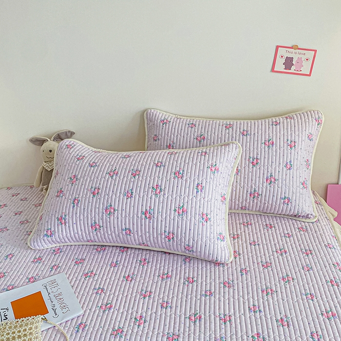 91家纺网 家纺一手货源 找家纺 欣宜家纺 2026新款花边全棉纯棉印花夹棉床笠床垫保护套罩 花田粉