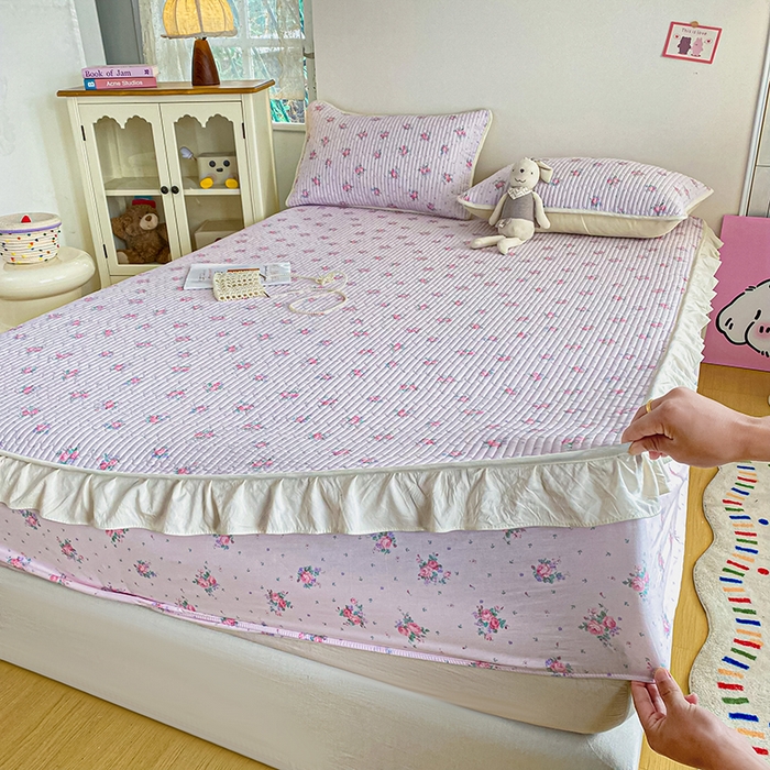 91家纺网 家纺一手货源 找家纺 欣宜家纺 2026新款花边全棉纯棉印花夹棉床笠床垫保护套罩 花田粉