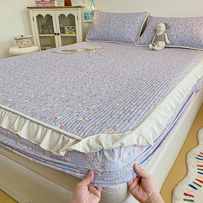 91家纺网 家纺一手货源 找家纺 欣宜家纺 2026新款花边全棉纯棉印花夹棉床笠床垫保护套罩 花田紫