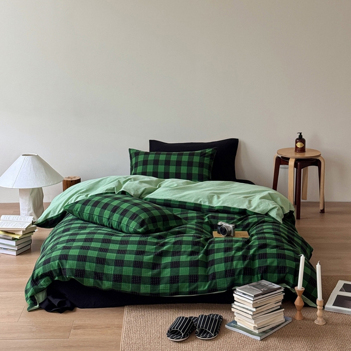 91家纺网 家纺一手货源 找家纺 艾沁家纺 2026新款复古风全棉色织水洗提花四件套 绿黑棋盘格十字提花-枕套绿格+姜黄