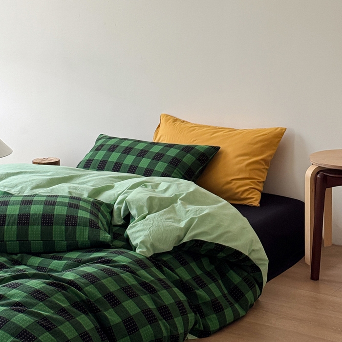 91家纺网 家纺一手货源 找家纺 艾沁家纺 2026新款复古风全棉色织水洗提花四件套 绿黑棋盘格十字提花-枕套绿格+姜黄