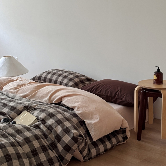 91家纺网 家纺一手货源 找家纺 艾沁家纺 2026新款复古风全棉色织水洗提花四件套 摩卡灰棋盘格十字提花主图