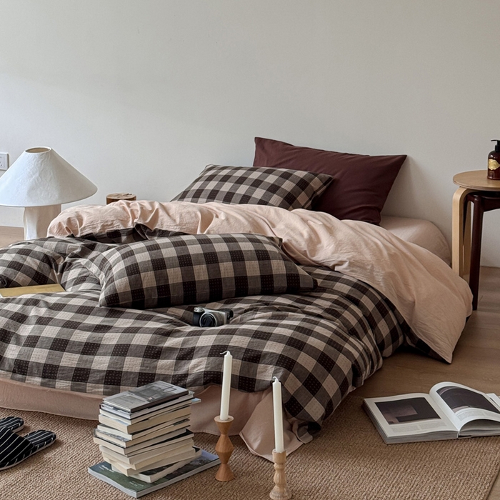 91家纺网 家纺一手货源 找家纺 艾沁家纺 2026新款复古风全棉色织水洗提花四件套 摩卡灰棋盘格十字提花主图