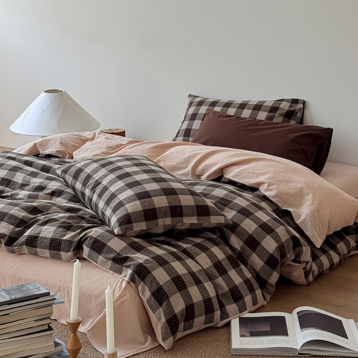 91家纺网 家纺一手货源 找家纺 艾沁家纺 2026新款复古风全棉色织水洗提花四件套 摩卡灰棋盘格十字提花主图