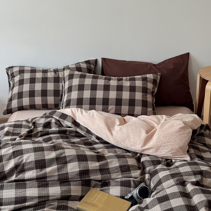 91家纺网 家纺一手货源 找家纺 艾沁家纺 2026新款复古风全棉色织水洗提花四件套 摩卡灰棋盘格十字提花主图