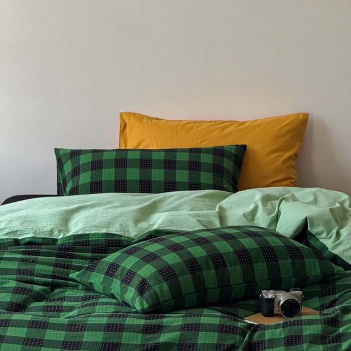 91家纺网 家纺一手货源 找家纺 艾沁家纺 2026新款复古风全棉色织水洗提花四件套 绿黑棋盘格十字提花-枕套绿格+黑