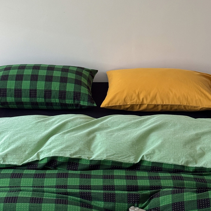 91家纺网 家纺一手货源 找家纺 艾沁家纺 2026新款复古风全棉色织水洗提花四件套 绿黑棋盘格十字提花-枕套绿格+黑