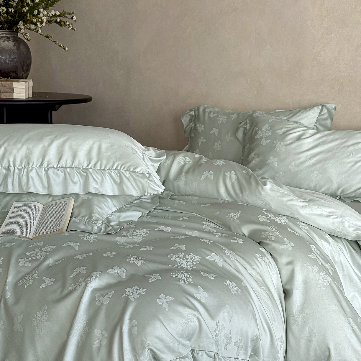 91家纺网 家纺一手货源 找家纺 花时间 2026新款轻法式天丝棉提花四件套-蝶恋花 （会员减10 参与日常超级立减后不低于348/368） 蝶恋花-绿