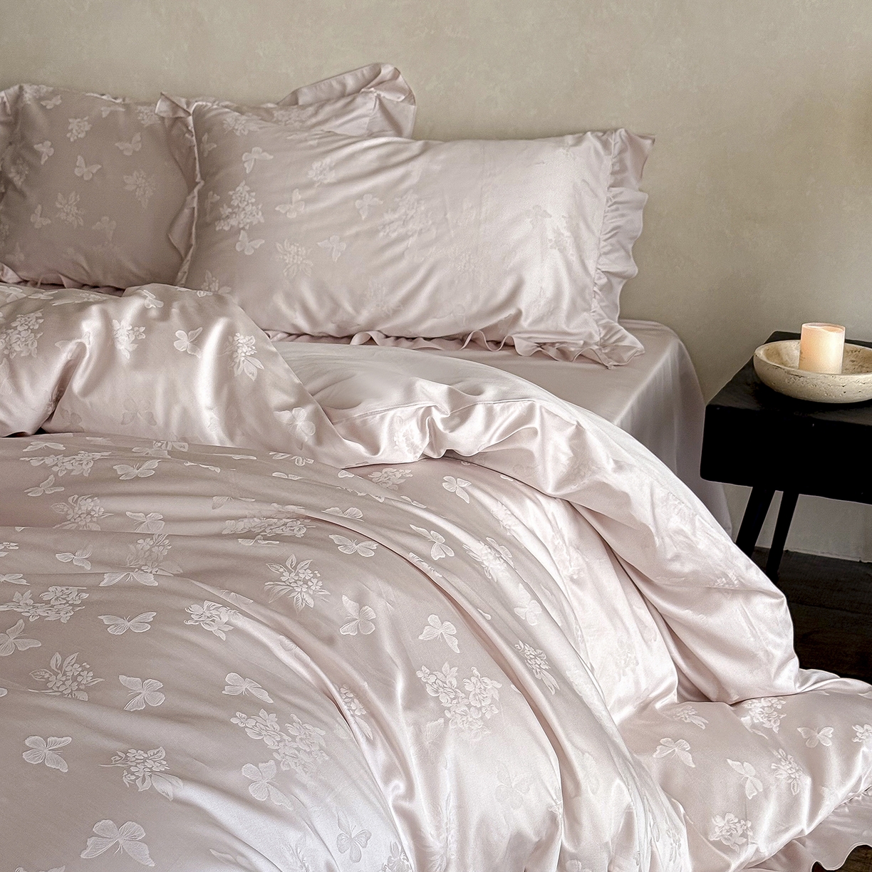 91家纺网 家纺一手货源 找家纺 花时间 2026新款轻法式天丝棉提花四件套-蝶恋花 （会员减10 参与日常超级立减后不低于348/368） 蝶恋花-粉