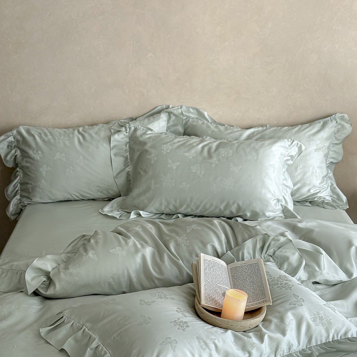 91家纺网 家纺一手货源 找家纺 花时间 2026新款轻法式天丝棉提花四件套-蝶恋花 （会员减10 参与日常超级立减后不低于348/368） 蝶恋花-绿