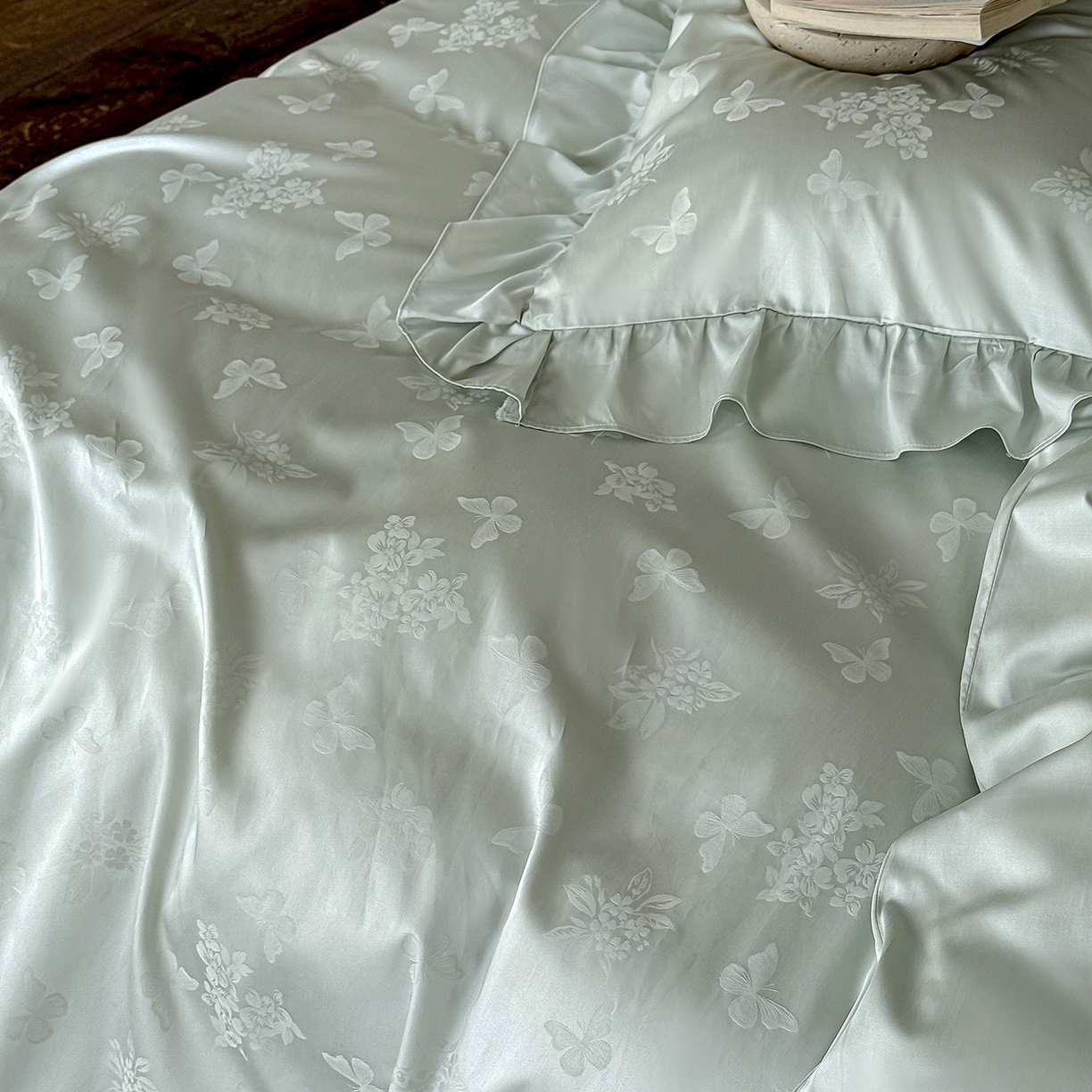 91家纺网 家纺一手货源 找家纺 花时间 2026新款轻法式天丝棉提花四件套-蝶恋花 （会员减10 参与日常超级立减后不低于348/368） 蝶恋花-绿