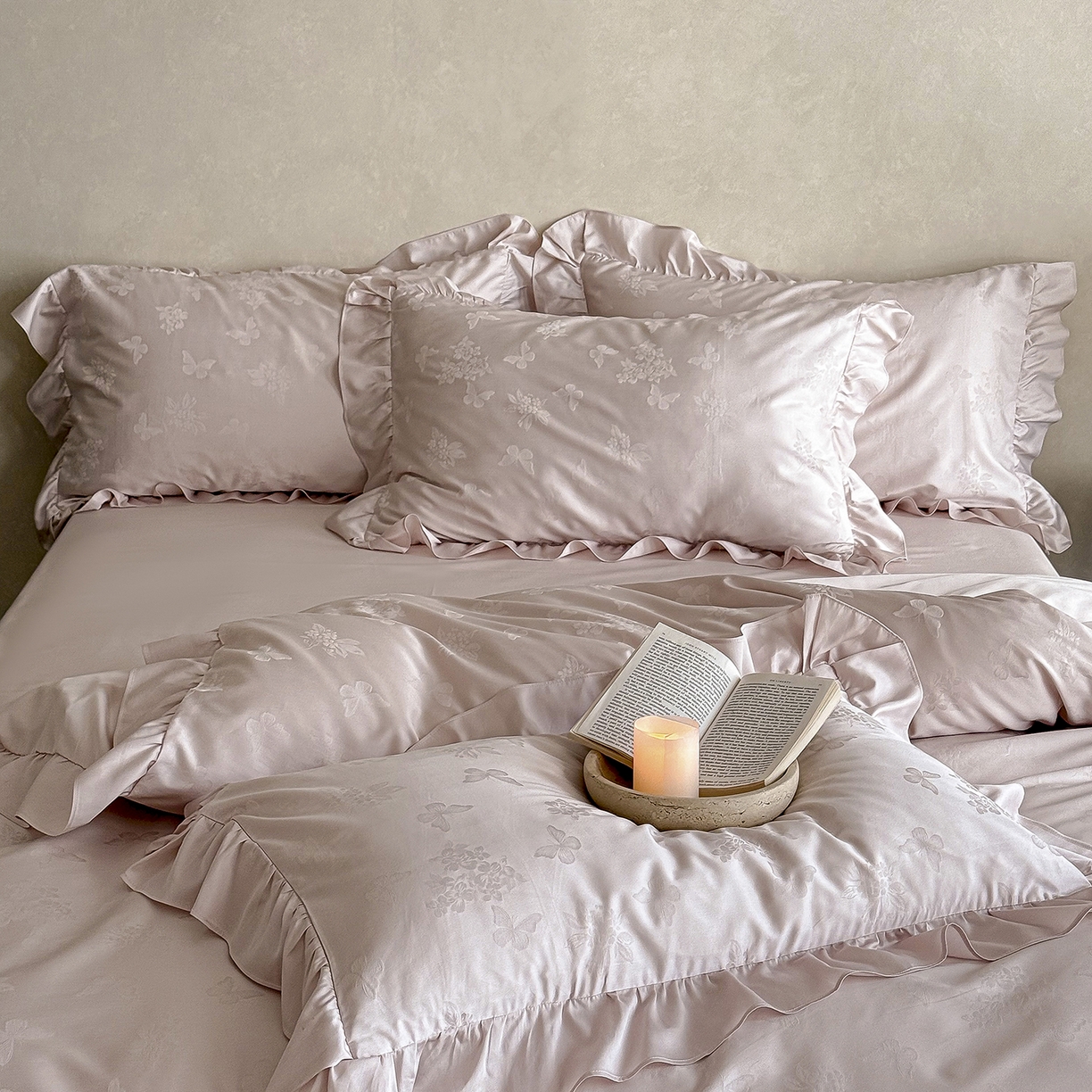 91家纺网 家纺一手货源 找家纺 花时间 2026新款轻法式天丝棉提花四件套-蝶恋花 （会员减10 参与日常超级立减后不低于348/368） 蝶恋花-粉