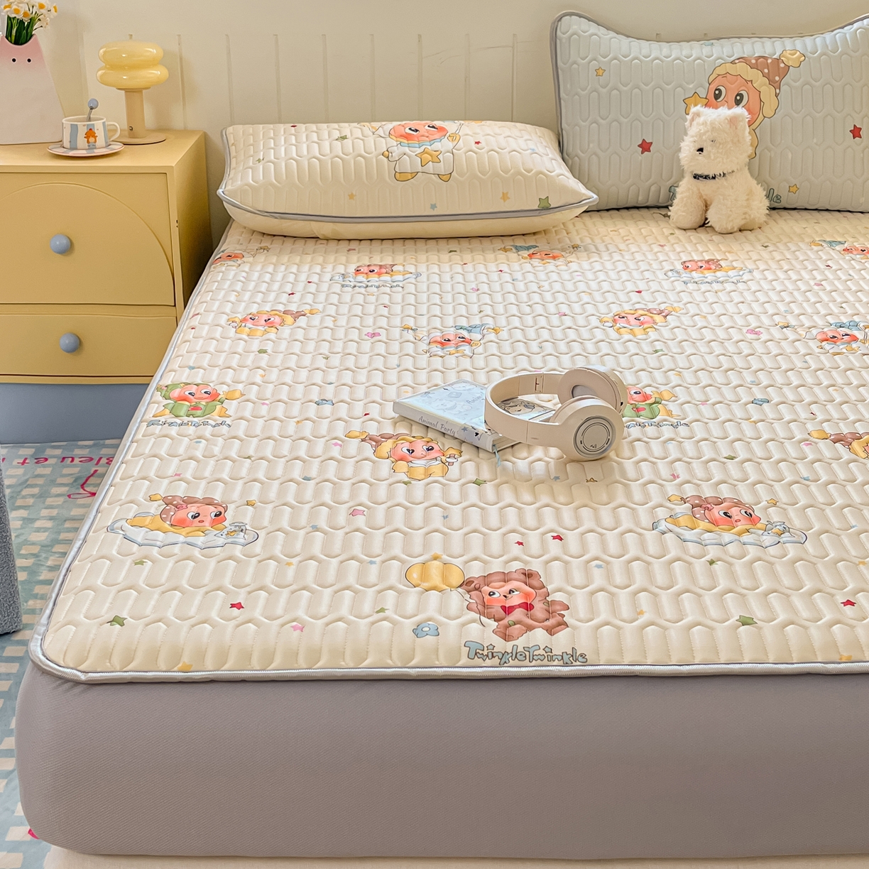 91家纺网 家纺一手货源 找家纺 摩妮卡 2026春夏新款凉感丝印花小清新乳胶凉席席子床笠款三件套 可爱宝宝