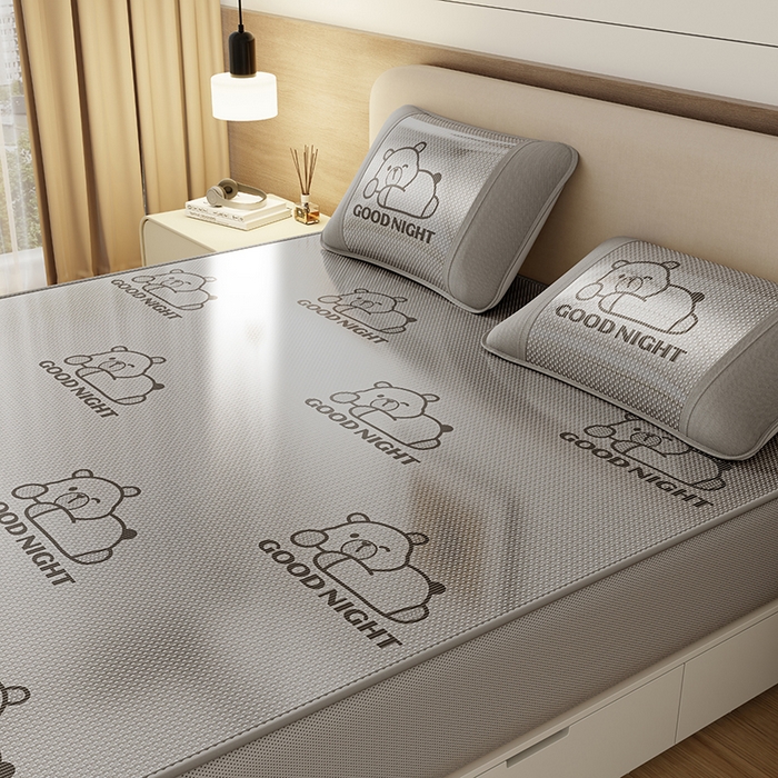 91家纺网 家纺一手货源 找家纺 （总）好福居 2026新款冰藤刺绣凉感席凉席-卡皮巴拉款-小熊款