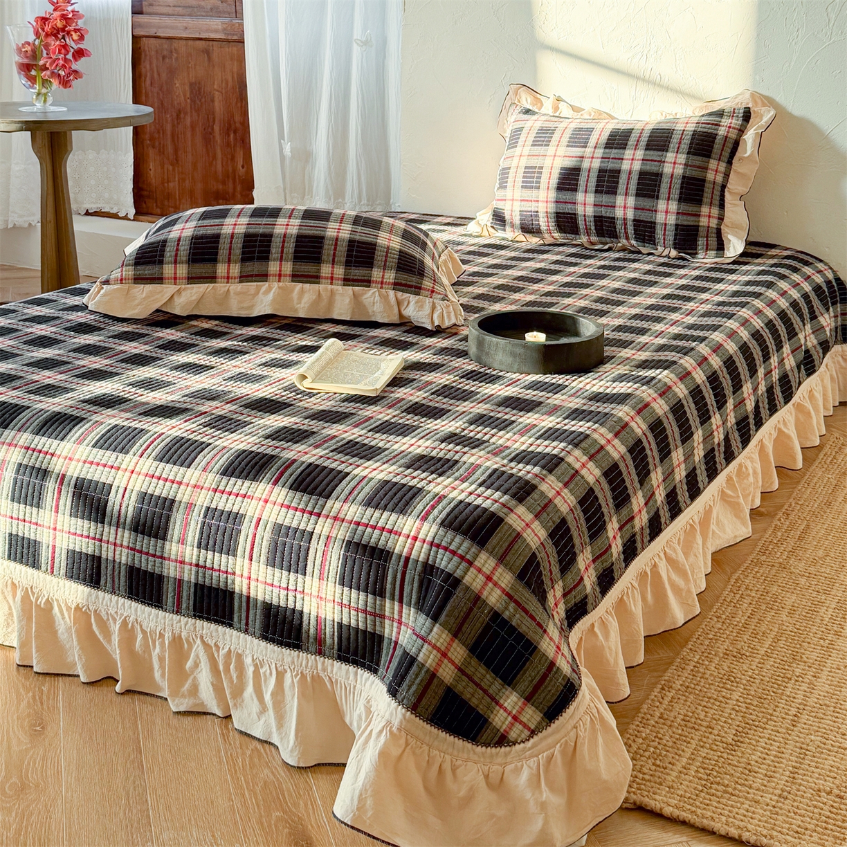 91家纺网 家纺一手货源 找家纺 欣宜家纺 2026新款全棉色织水洗棉床盖三件套 英伦格纹