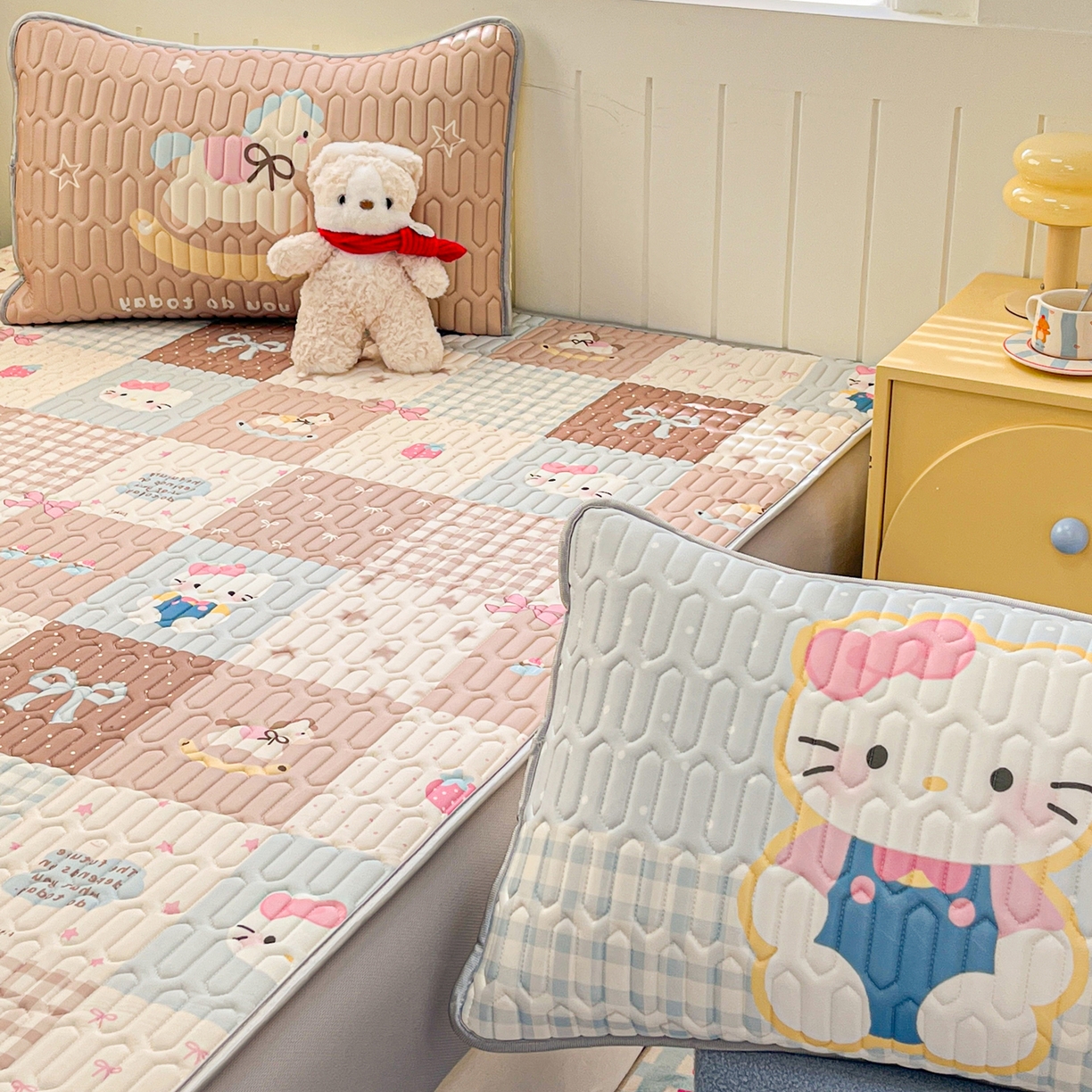 91家纺网 家纺一手货源 找家纺 摩妮卡 2026春夏新款凉感丝印花小清新乳胶凉席席子床笠款三件套 可爱甜心