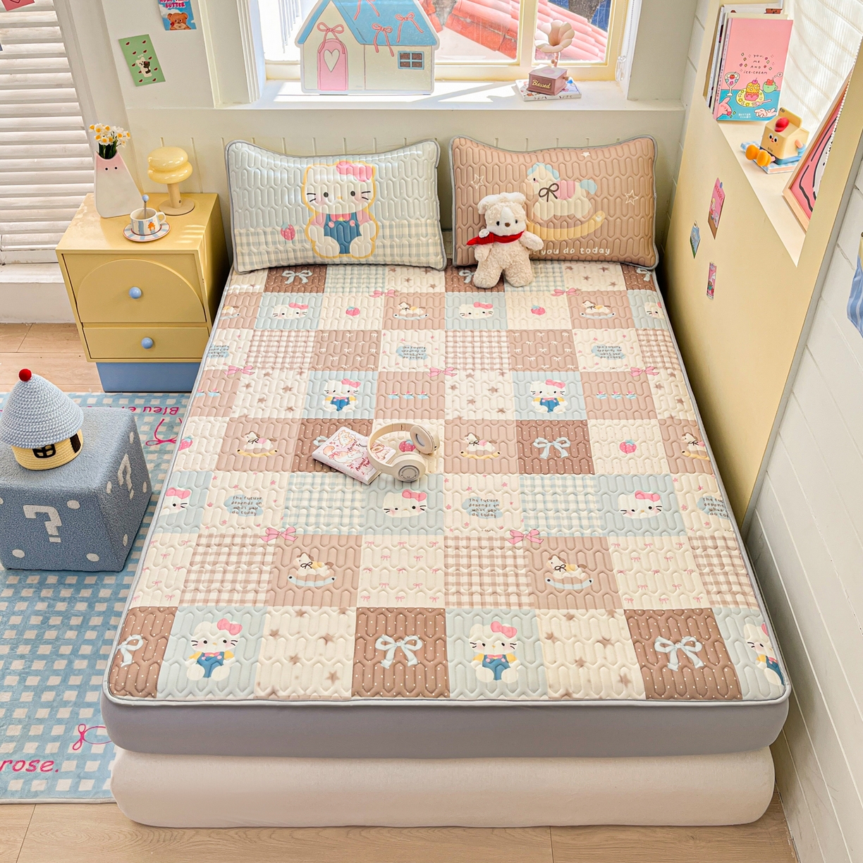 91家纺网 家纺一手货源 找家纺 摩妮卡 2026春夏新款凉感丝印花小清新乳胶凉席席子床笠款三件套 可爱甜心