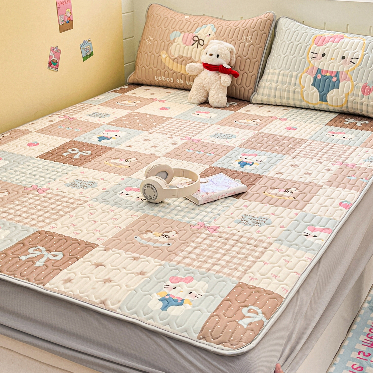 91家纺网 家纺一手货源 找家纺 摩妮卡 2026春夏新款凉感丝印花小清新乳胶凉席席子床笠款三件套 可爱甜心