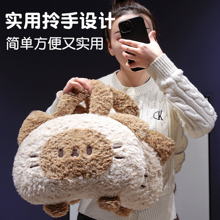 91家纺网 家纺一手货源 找家纺 仟亿莱 2026新款歪耳暹罗猫手提式抱枕被 手提豆眼暹罗猫