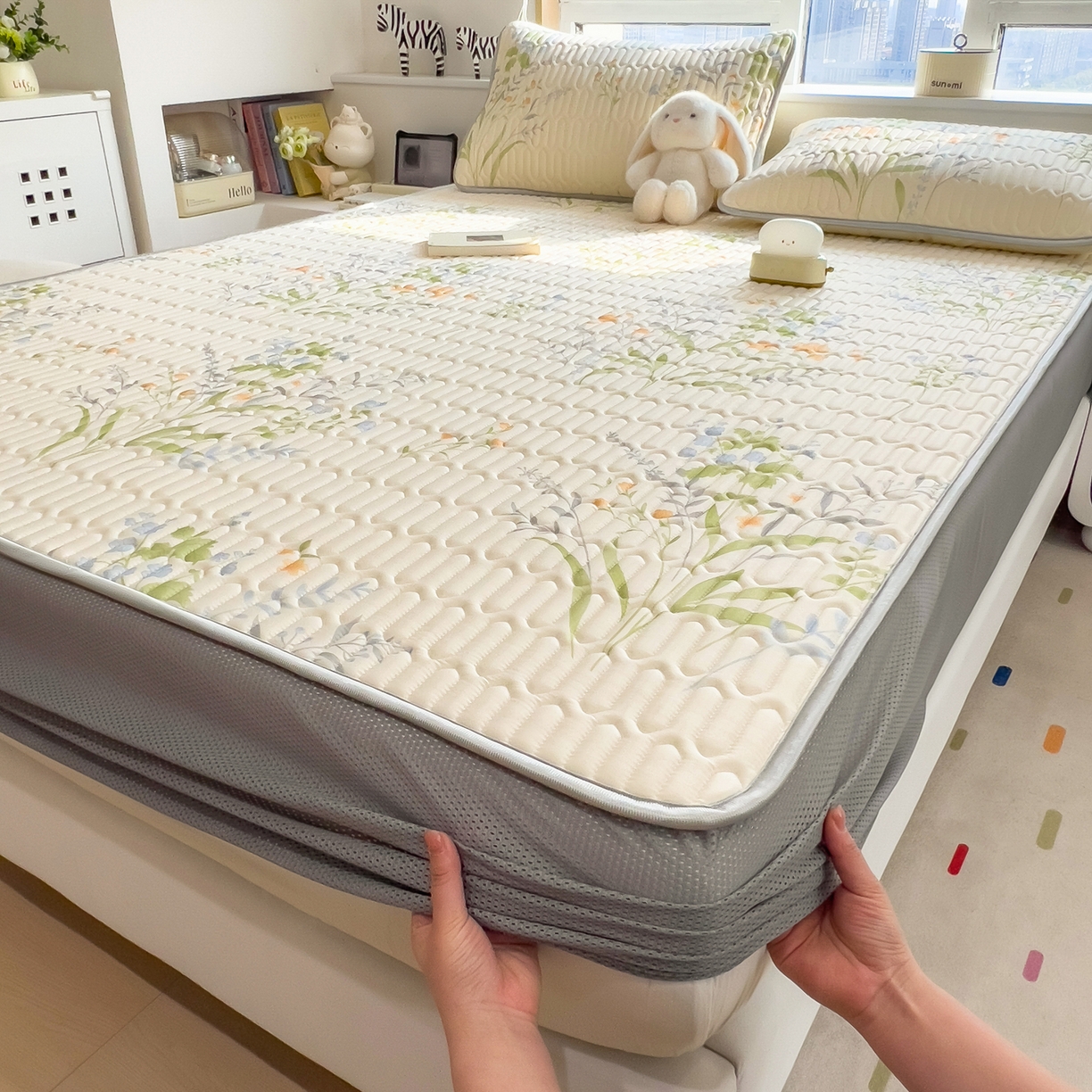 91家纺网 家纺一手货源 找家纺 摩妮卡 2026春夏新款凉感丝印花小清新乳胶凉席席子床笠款三件套 绿意盎然