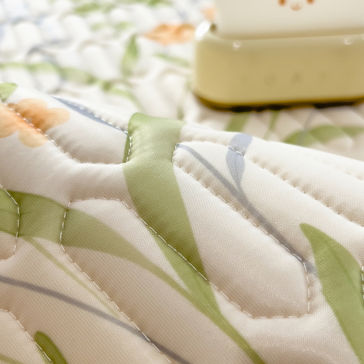 91家纺网 家纺一手货源 找家纺 摩妮卡 2026春夏新款凉感丝印花小清新乳胶凉席席子床笠款三件套 绿意盎然