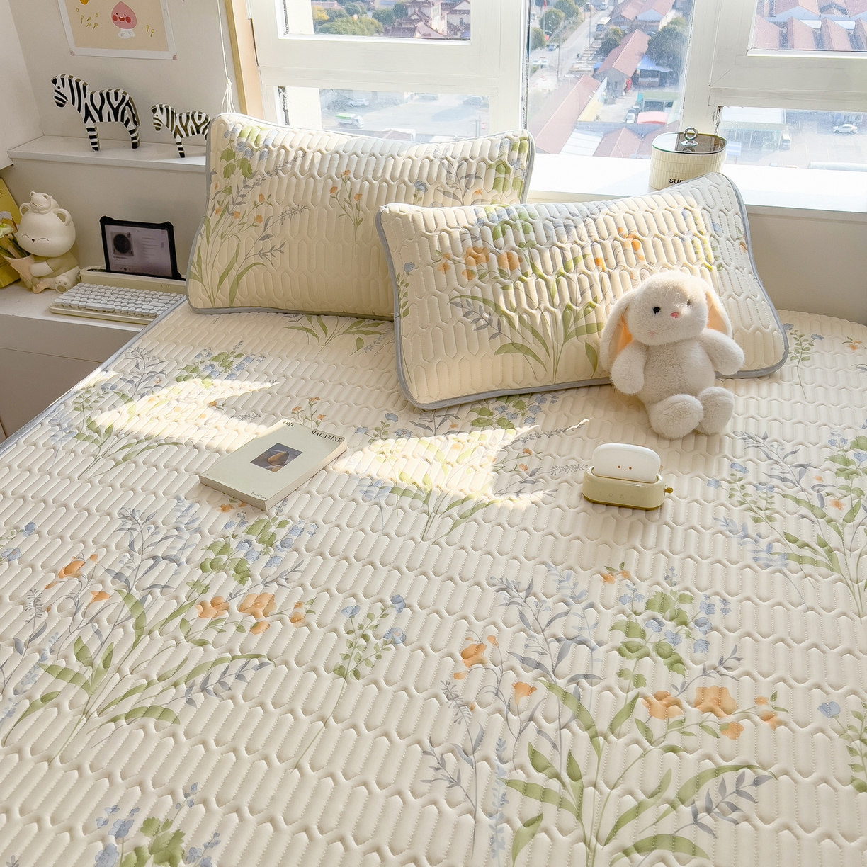 91家纺网 家纺一手货源 找家纺 摩妮卡 2026春夏新款凉感丝印花小清新乳胶凉席席子床笠款三件套 绿意盎然