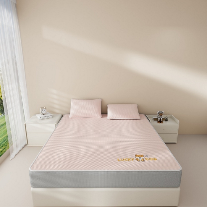 91家纺网 家纺一手货源 找家纺 好福居 2026新款PE冰豆豆席-床笠款-床席款凉席三件套 幸运小狗-粉床笠款