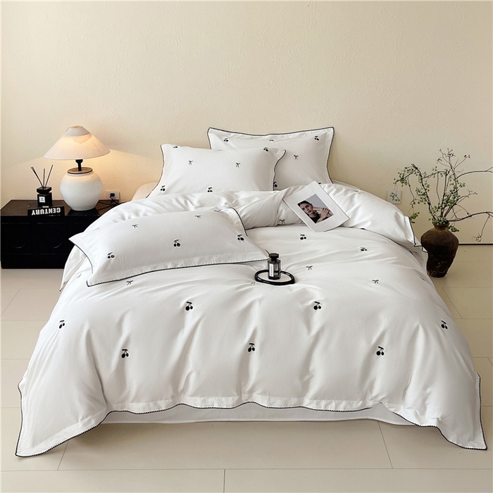 91家纺网 家纺一手货源 找家纺 琪格格纺织 2026新款100s纯棉贡缎纯色长绒棉纯棉樱桃刺绣床上用品四件套 黑樱小甜-白釉