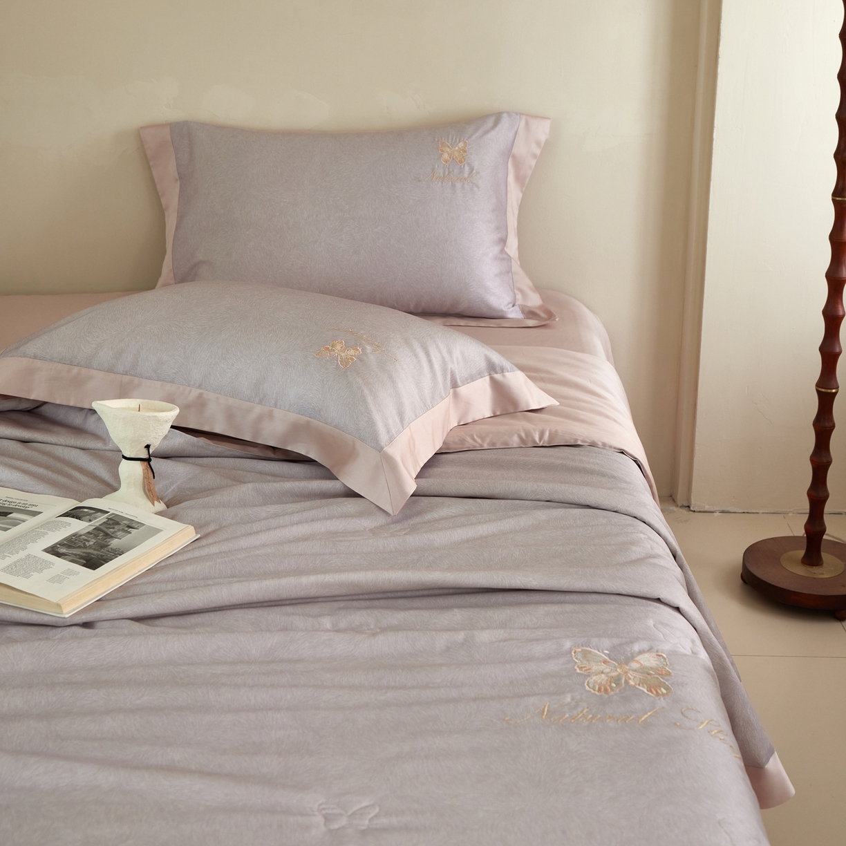 91家纺网 家纺一手货源 找家纺 栩裕纺织 2026新款夏被四件套-琉光 烟灰粉