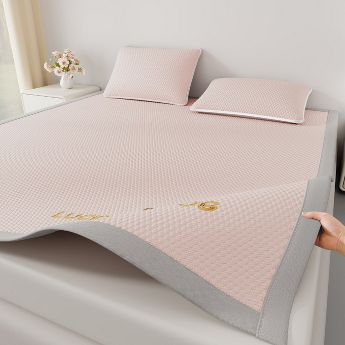 91家纺网 家纺一手货源 找家纺 好福居 2026新款PE冰豆豆席-床笠款-床席款凉席三件套 幸运小狗-粉床席款