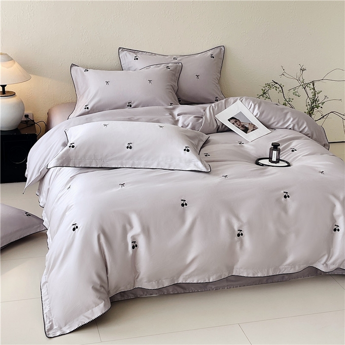 91家纺网 家纺一手货源 找家纺 琪格格纺织 2026新款100s纯棉贡缎纯色长绒棉纯棉樱桃刺绣床上用品四件套 黑樱小甜-烟紫