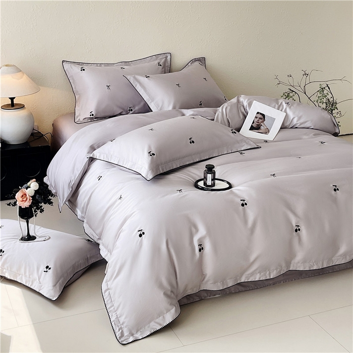 91家纺网 家纺一手货源 找家纺 琪格格纺织 2026新款100s纯棉贡缎纯色长绒棉纯棉樱桃刺绣床上用品四件套 黑樱小甜-烟紫