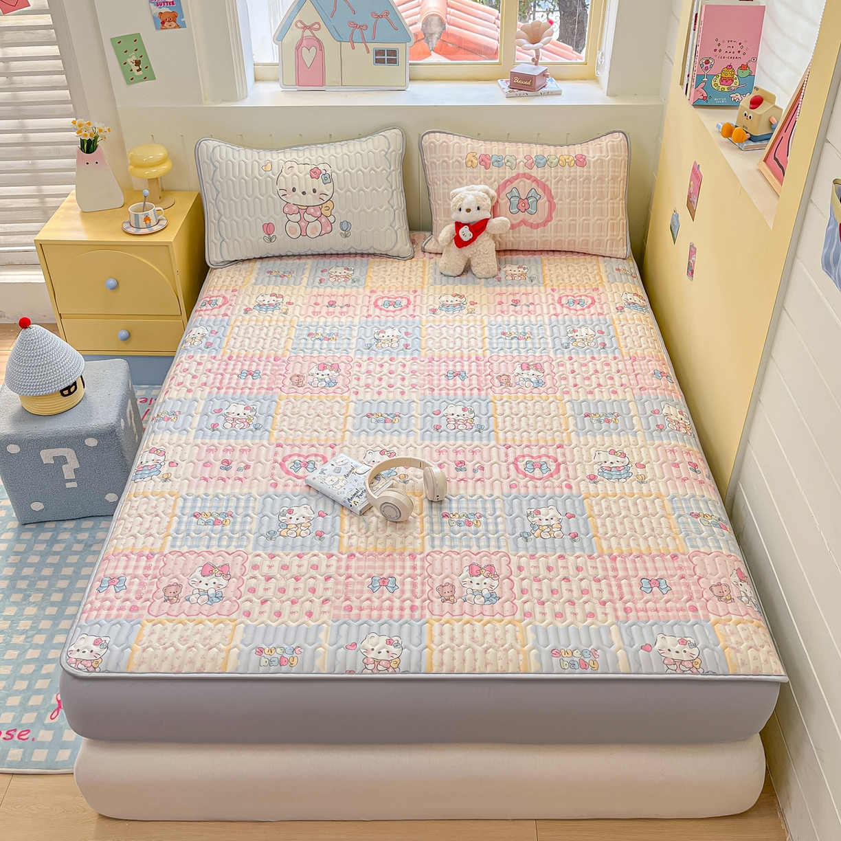 91家纺网 家纺一手货源 找家纺 摩妮卡 2026春夏新款凉感丝印花小清新乳胶凉席席子床笠款三件套 猫猫手账