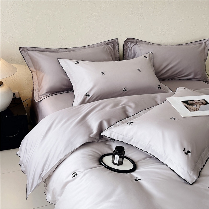 91家纺网 家纺一手货源 找家纺 琪格格纺织 2026新款100s纯棉贡缎纯色长绒棉纯棉樱桃刺绣床上用品四件套 黑樱小甜-烟紫