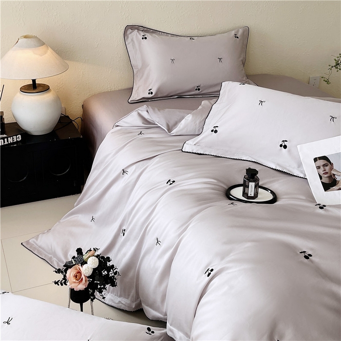 91家纺网 家纺一手货源 找家纺 琪格格纺织 2026新款100s纯棉贡缎纯色长绒棉纯棉樱桃刺绣床上用品四件套 黑樱小甜-烟紫