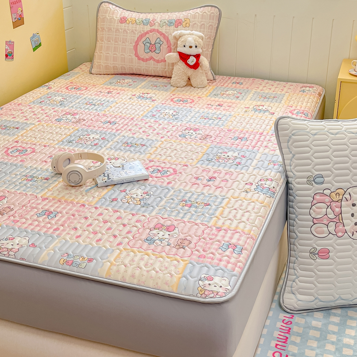 91家纺网 家纺一手货源 找家纺 摩妮卡 2026春夏新款凉感丝印花小清新乳胶凉席席子床笠款三件套 猫猫手账