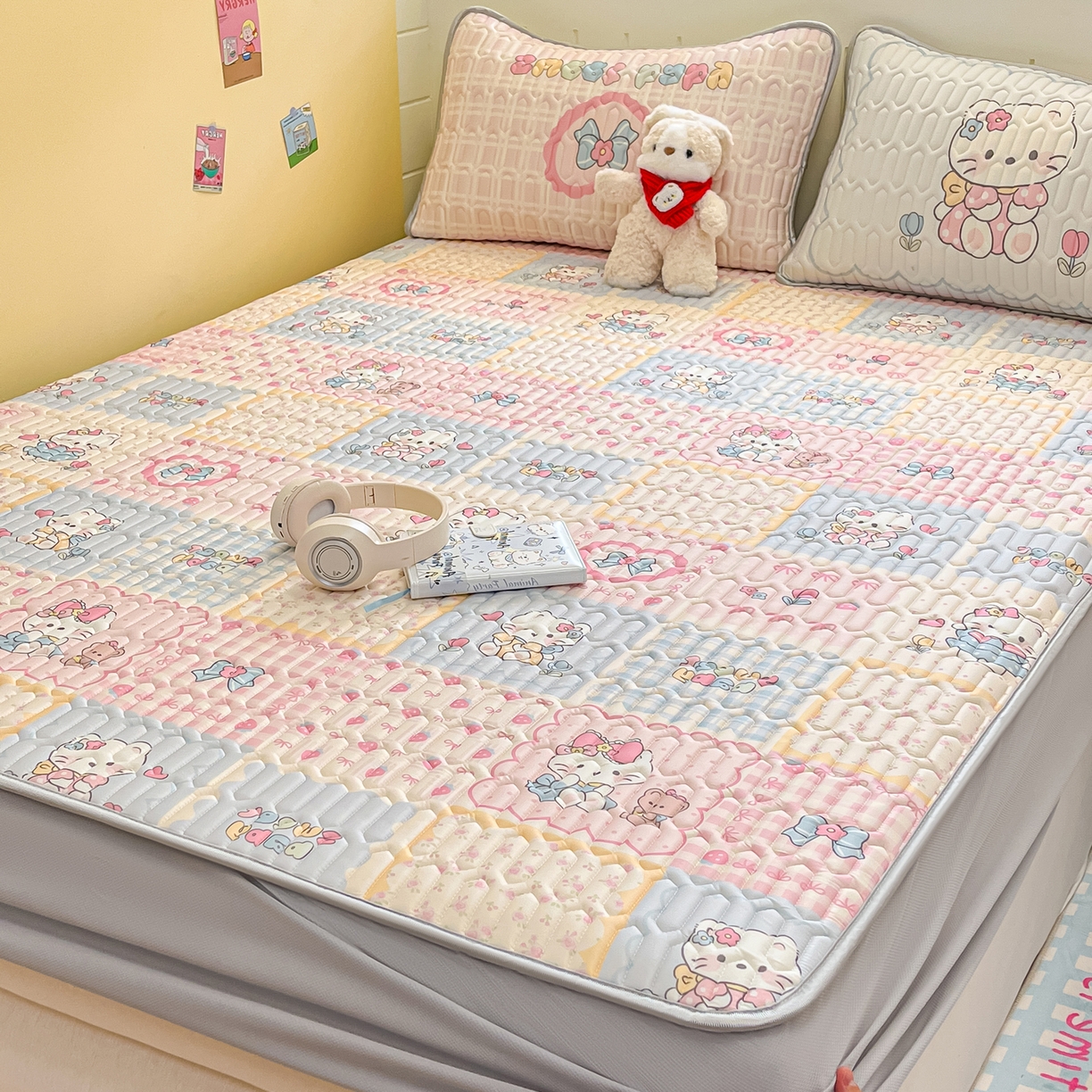 91家纺网 家纺一手货源 找家纺 摩妮卡 2026春夏新款凉感丝印花小清新乳胶凉席席子床笠款三件套 猫猫手账