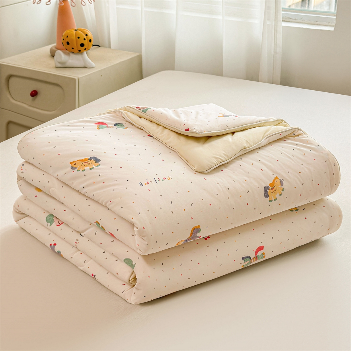 91家纺网 家纺一手货源 找家纺 景眠 2026新款凉感丝印花仿锦氨大豆夏被夏凉被空调被 犬马之恋