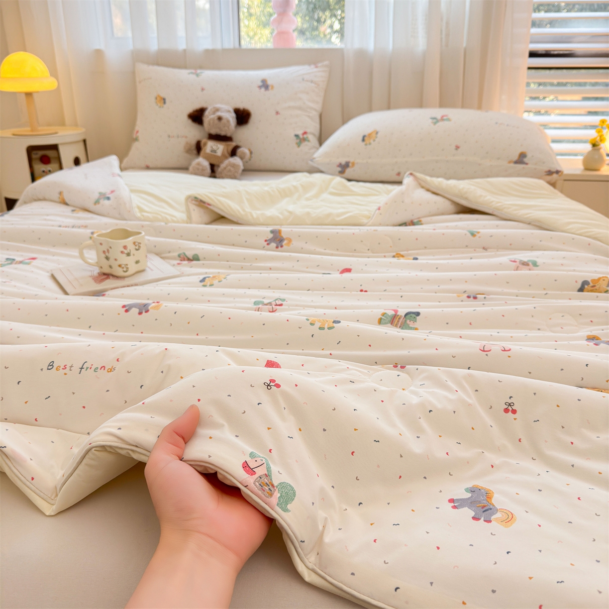 91家纺网 家纺一手货源 找家纺 景眠 2026新款凉感丝印花仿锦氨大豆夏被夏凉被空调被 犬马之恋