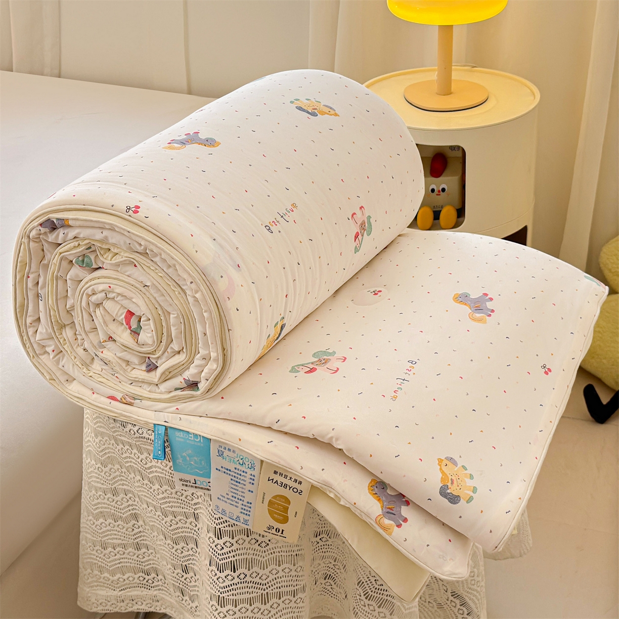 91家纺网 家纺一手货源 找家纺 景眠 2026新款凉感丝印花仿锦氨大豆夏被夏凉被空调被 犬马之恋