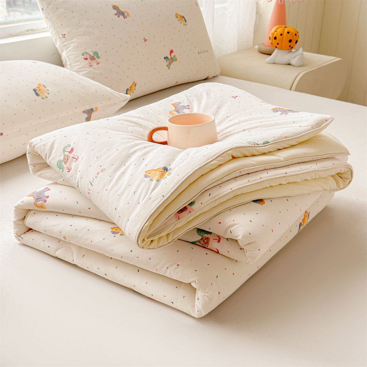 91家纺网 家纺一手货源 找家纺 景眠 2026新款凉感丝印花仿锦氨大豆夏被夏凉被空调被 犬马之恋