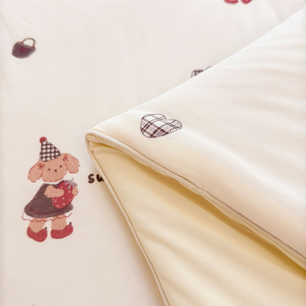 91家纺网 家纺一手货源 找家纺 景眠 2026新款凉感丝印花仿锦氨大豆夏被夏凉被空调被 甜心小熊