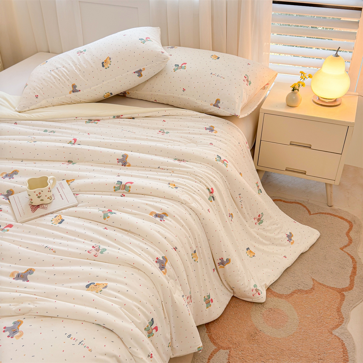 91家纺网 家纺一手货源 找家纺 景眠 2026新款凉感丝印花仿锦氨大豆夏被夏凉被空调被 犬马之恋