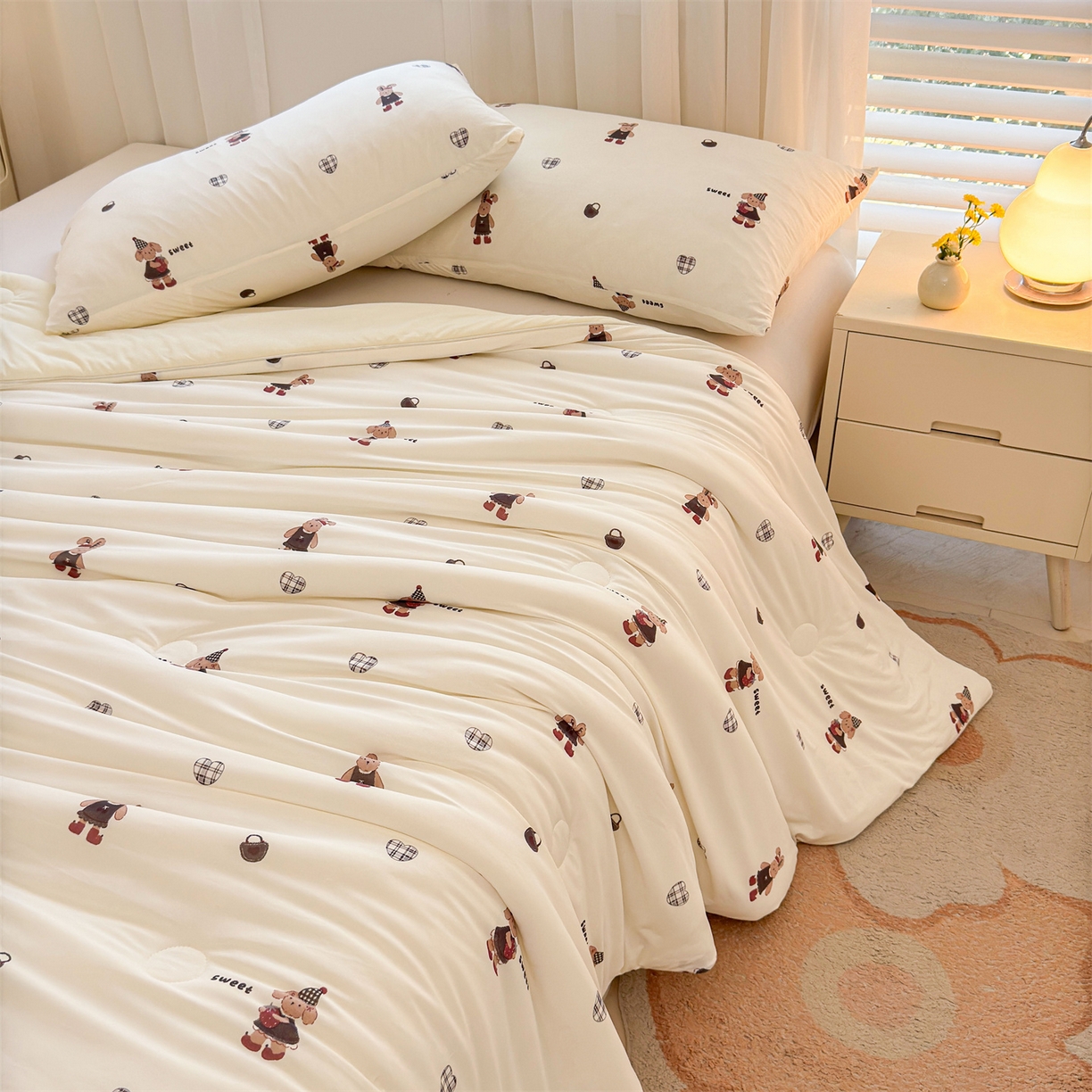 91家纺网 家纺一手货源 找家纺 景眠 2026新款凉感丝印花仿锦氨大豆夏被夏凉被空调被 甜心小熊