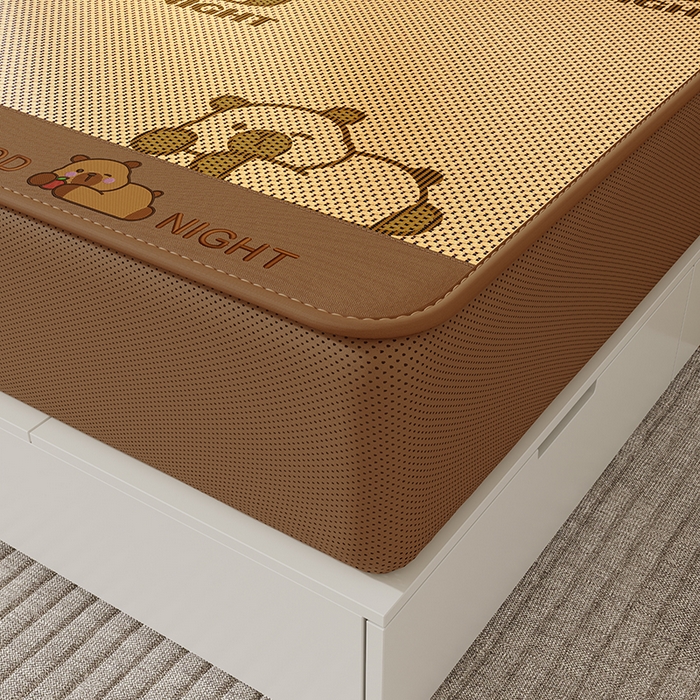 91家纺网 家纺一手货源 找家纺 好福居 2026新款冰藤刺绣凉感席凉席-卡皮巴拉款-小熊款 冰藤卡皮巴拉-咖-床笠款