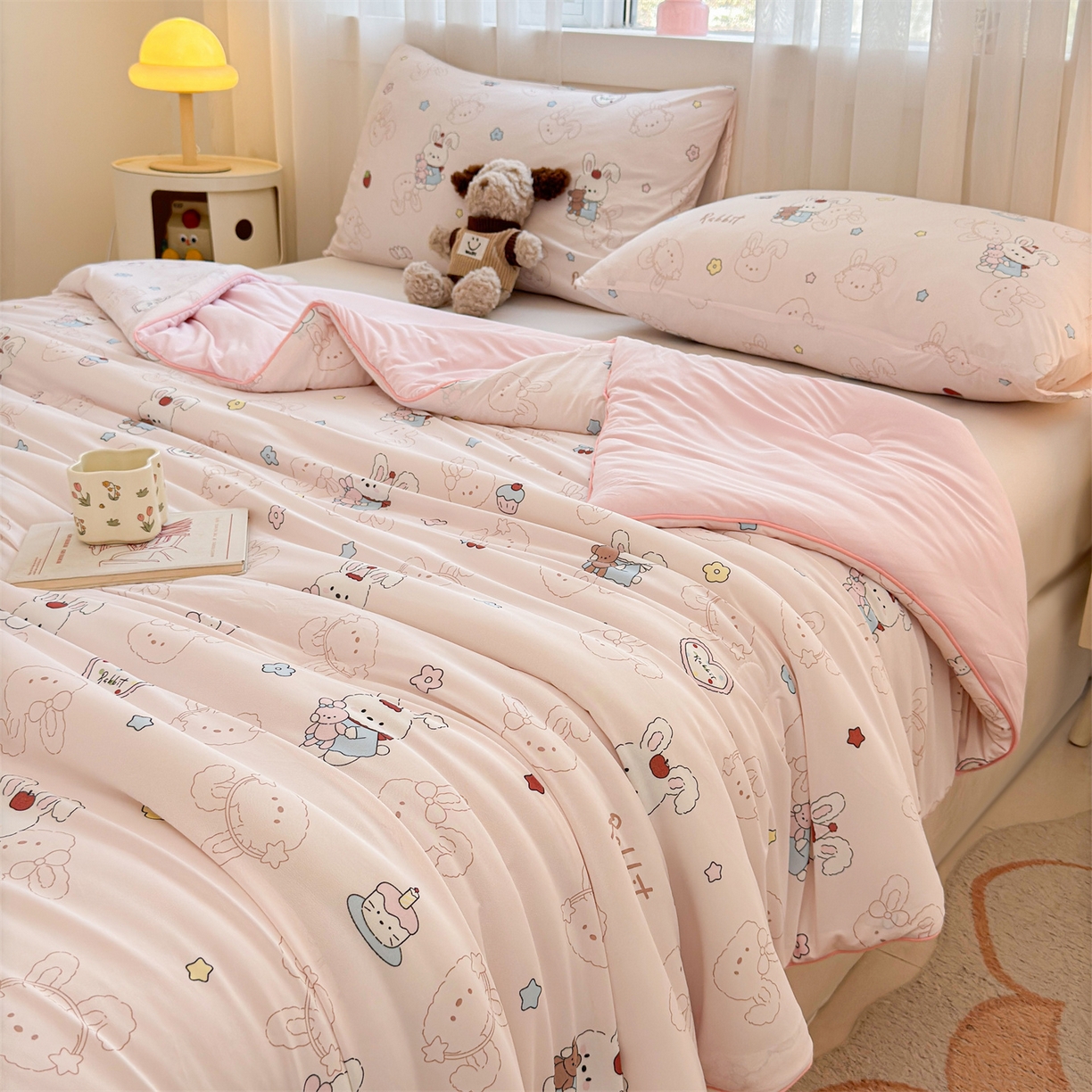 91家纺网 家纺一手货源 找家纺 景眠 2026新款凉感丝印花仿锦氨大豆夏被夏凉被空调被 樱桃兔